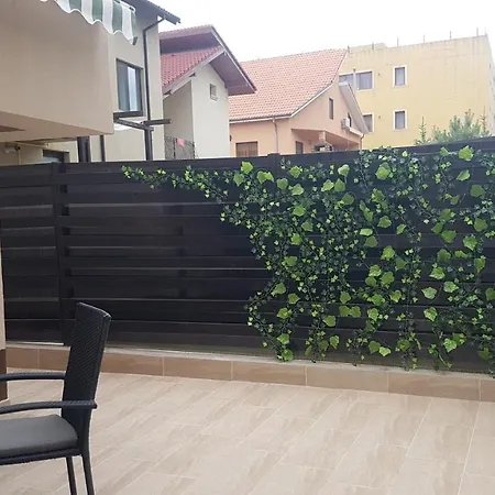 Apartment Cu Terasa *