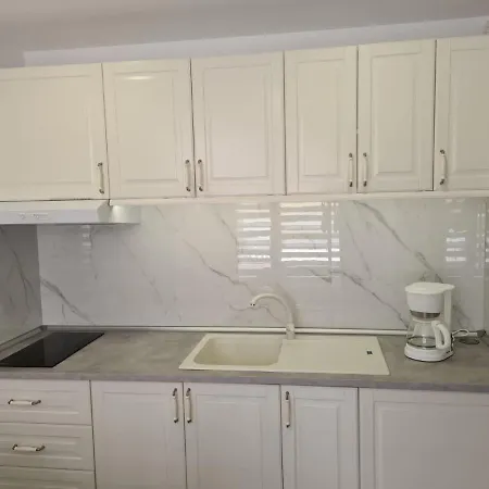 Apartment Cu Terasa *