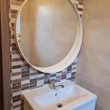 Apartment Cu Terasa *